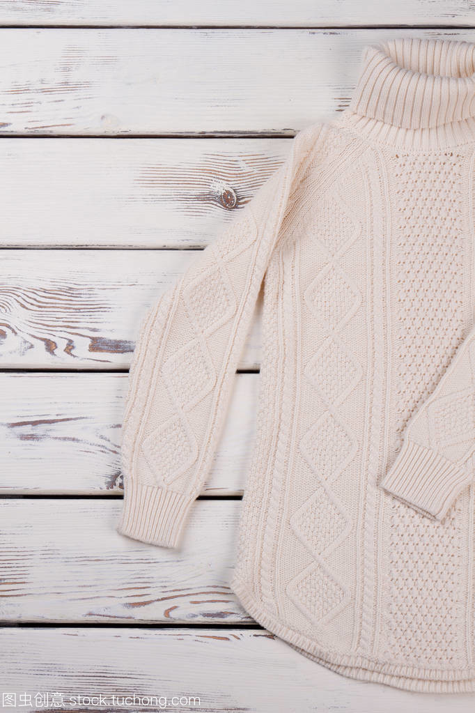 白手针织的外衣