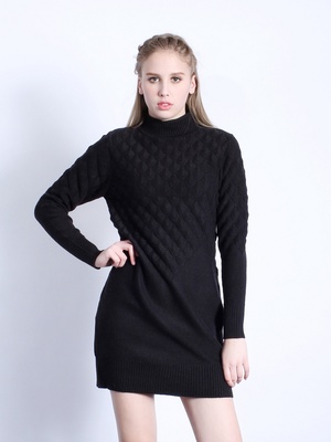 黑色波纹套头针织女衫：修身显瘦的时尚单品