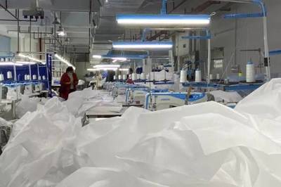 为防疫“转型”！龙华两家针织服装企业紧急转产防护服
