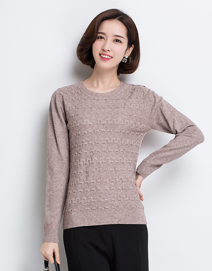 秋冬新风尚 修身百搭酒红羊毛衫